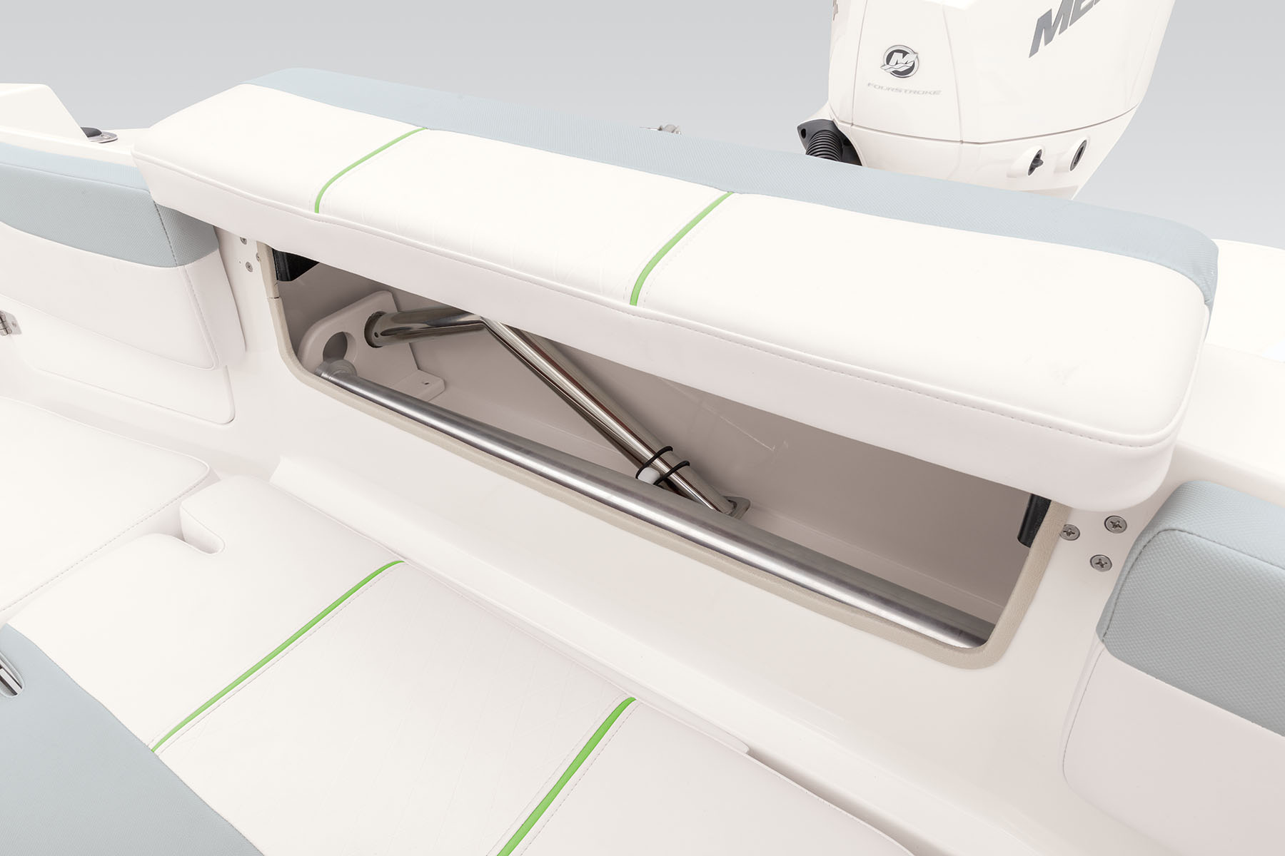 2150 CC TAHOE CenterConsole Deck Boat