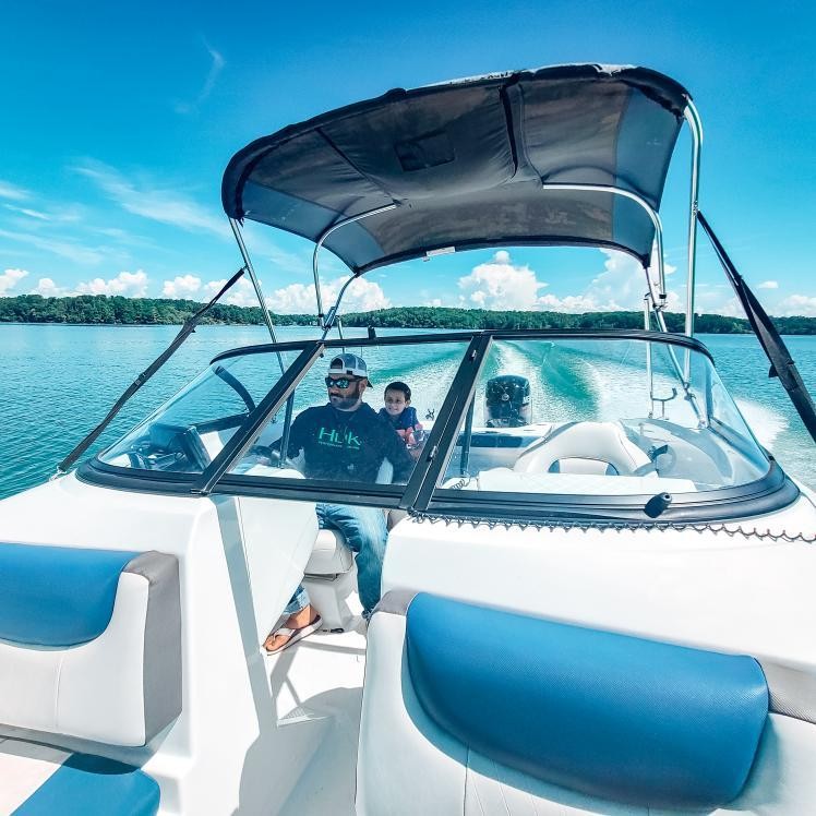 TAHOE Sport Bowriders and Deck Boats